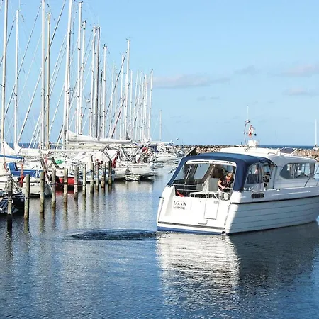 Three-bedroom With Sea View 03 Daire