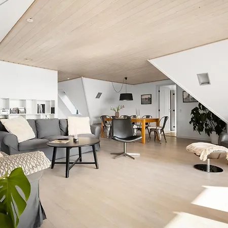 Three-bedroom With Sea View 03 Daire *