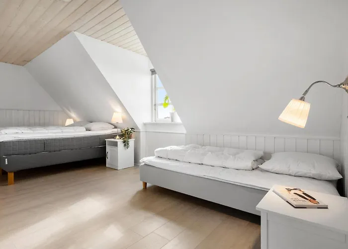 Three-bedroom With Sea View 03 Apartman