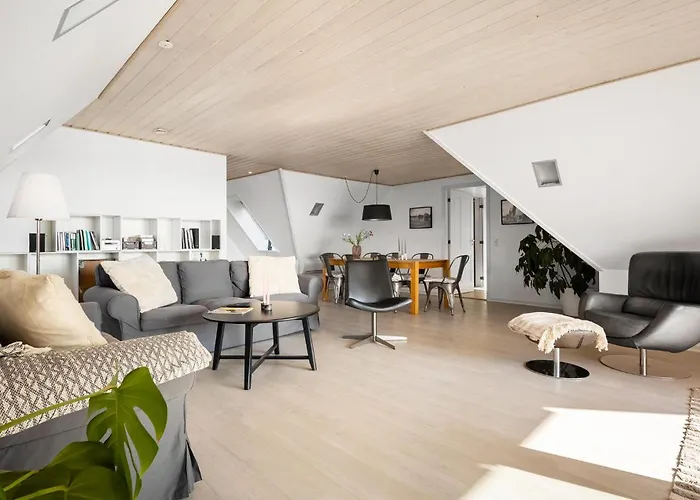 Three-bedroom With Sea View 03 Apartman *