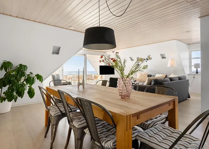 Three-bedroom With Sea View 03